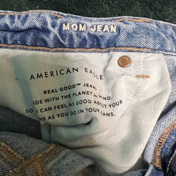 American Eagle Outfitters Light Blue Boyfriend Jeans - Picture 4 of 5